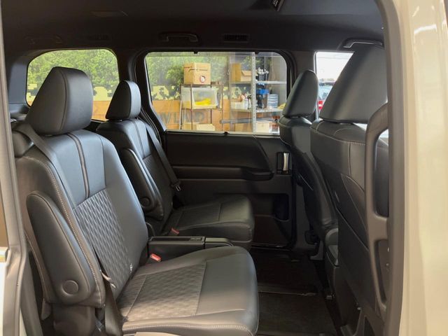 TOYOTA NOAH HYBRID 2022 Image 31