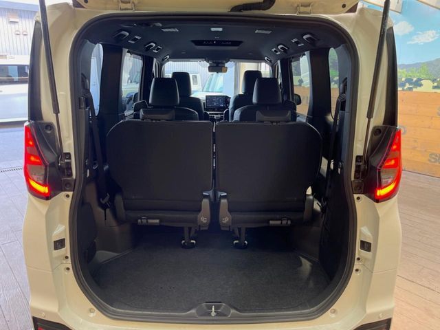 TOYOTA NOAH HYBRID 2022 Image 31