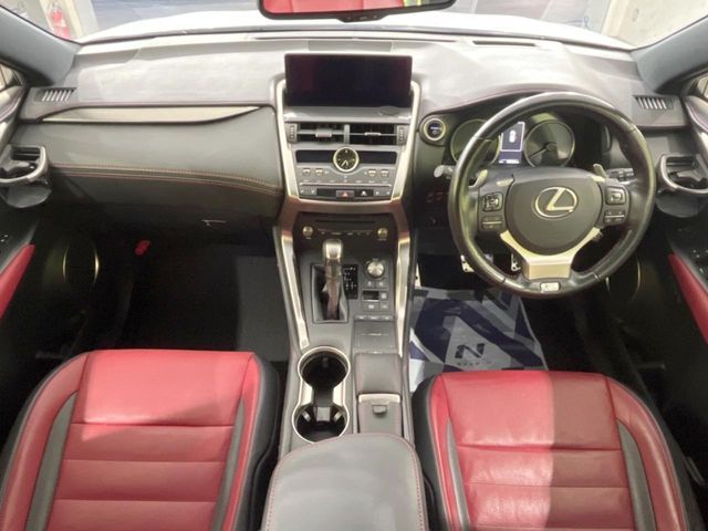 TOYOTA LEXUS NX300H AWD 2019 Image 31