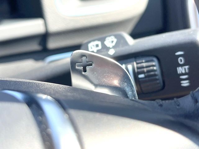 VOLVO V60 2018 Image 31