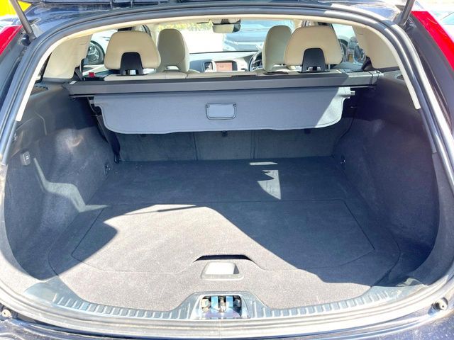 VOLVO V60 2018 Image 31