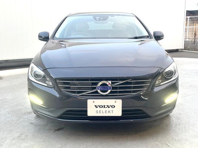 VOLVO V60 2018 Image 31