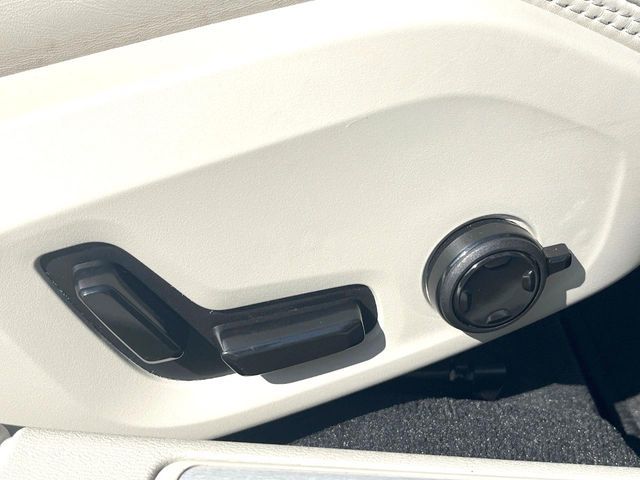 VOLVO V60 2021 Image 31