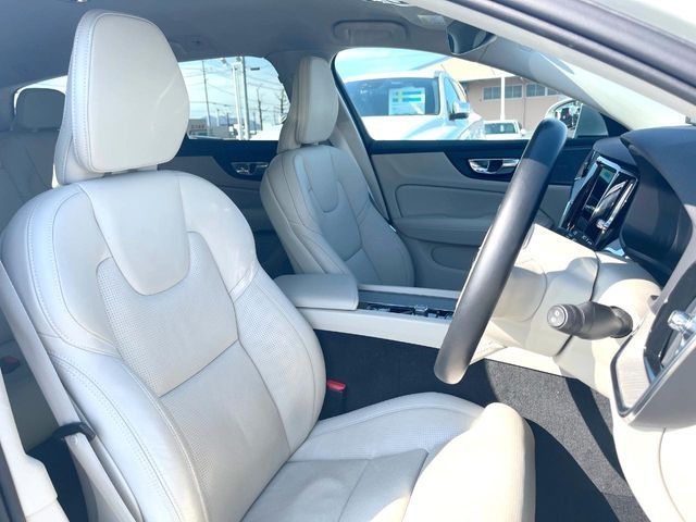 VOLVO V60 2021 Image 31