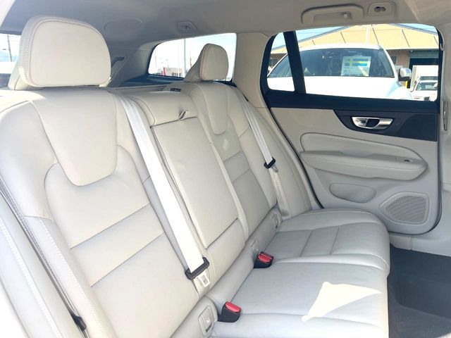 VOLVO V60 2021 Image 31
