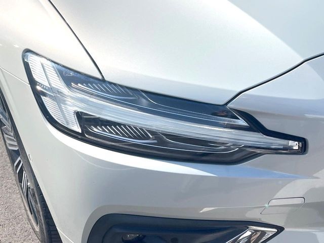 VOLVO V60 2021 Image 31