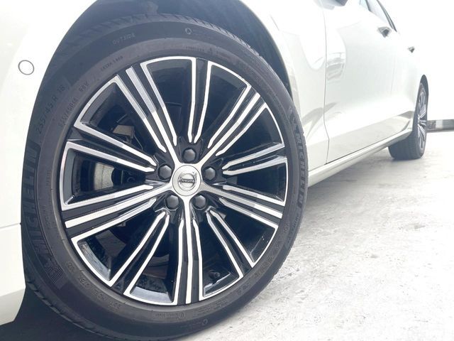 VOLVO V60 2021 Image 31