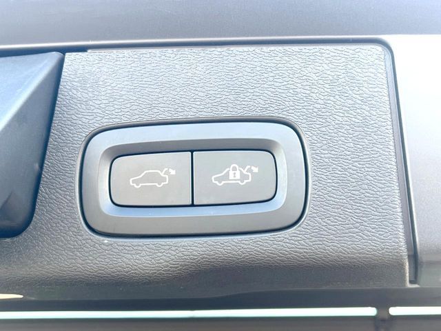 VOLVO XC60 2018 Image 31