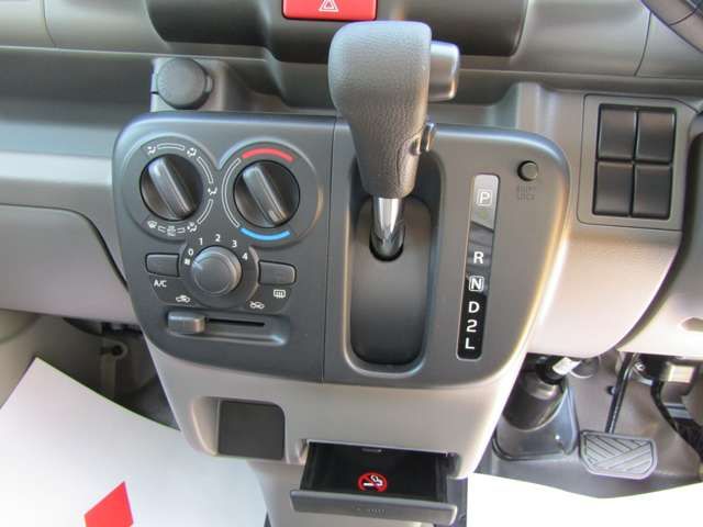 MITSUBISHI MINICAB VAN 2025 Image 31