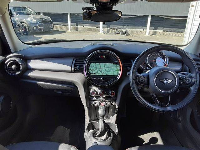 BMW MINI COOPER D 5DOOR 2019 Image 31