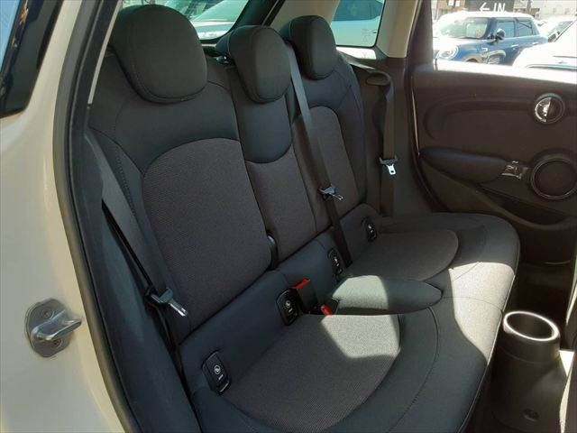 BMW MINI COOPER D 5DOOR 2019 Image 31