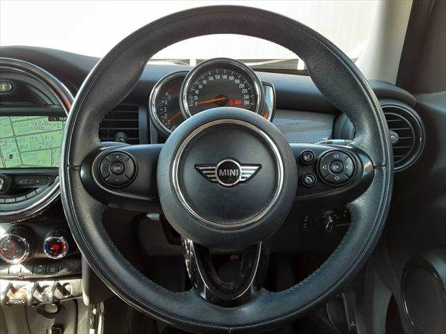 BMW MINI COOPER D 5DOOR 2019 Image 31