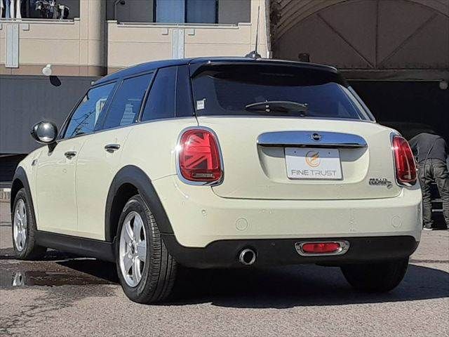 BMW MINI COOPER D 5DOOR 2019 Image 31