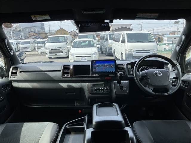 TOYOTA HIACE VAN 4WD 2020 Image 31