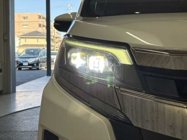 TOYOTA NOAH HYBRID 2018 Image 31