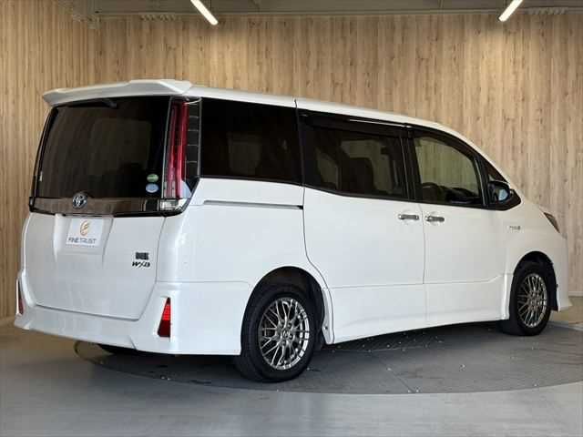 TOYOTA NOAH HYBRID 2018 Image 31