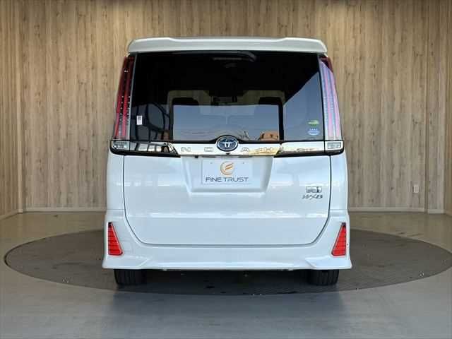 TOYOTA NOAH HYBRID 2018 Image 31