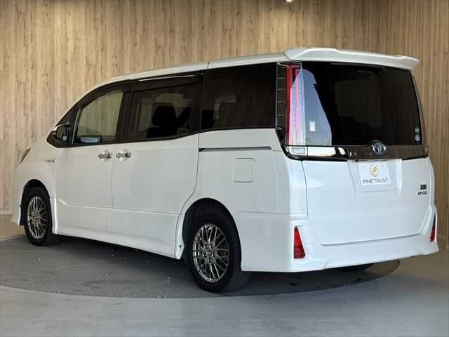 TOYOTA NOAH HYBRID 2018 Image 31
