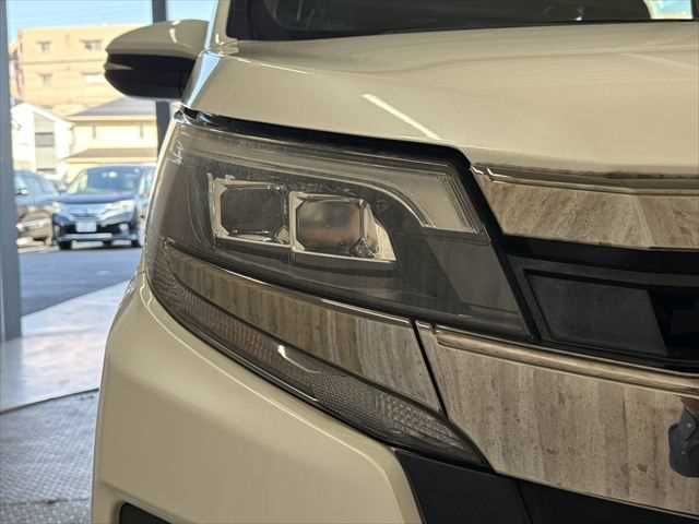 TOYOTA NOAH HYBRID 2018 Image 31