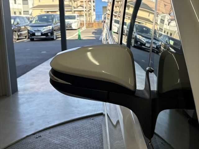 TOYOTA NOAH HYBRID 2018 Image 31