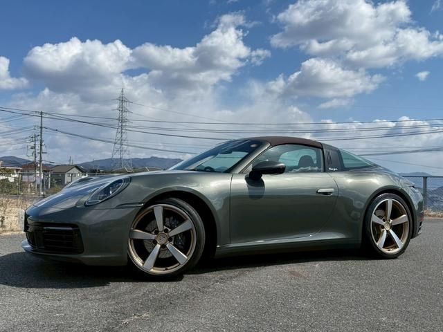 PORSCHE 911 2021 Image 31