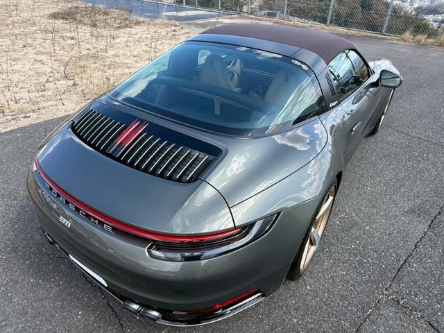 PORSCHE 911 2021 Image 31