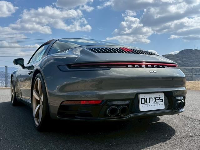 PORSCHE 911 2021 Image 31