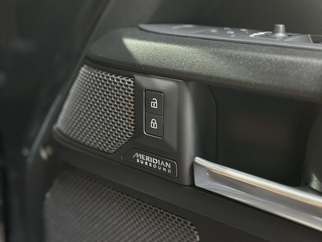 ROVER DEFENDER 2023 Image 31