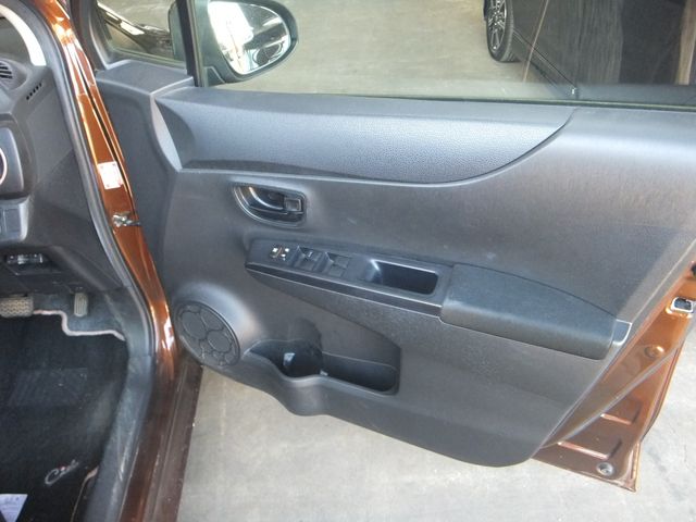 TOYOTA VITZ 2014 Image 31