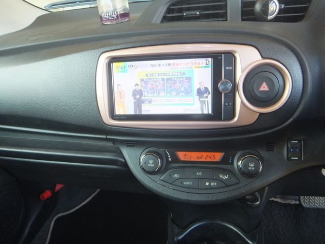 TOYOTA VITZ 2014 Image 31