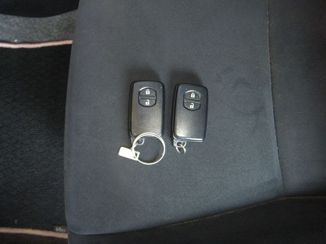 TOYOTA VITZ 2014 Image 31