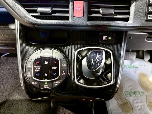 TOYOTA ESQUIRE HYBRID 2020 Image 31