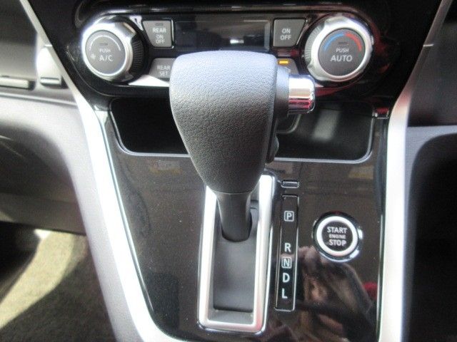 NISSAN SERENA  S-HYBRID 2017 Image 31