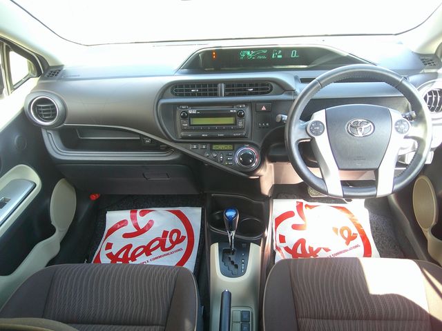 TOYOTA AQUA 2013 Image 31