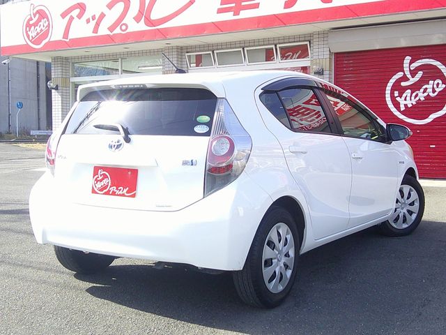 TOYOTA AQUA 2013 Image 31