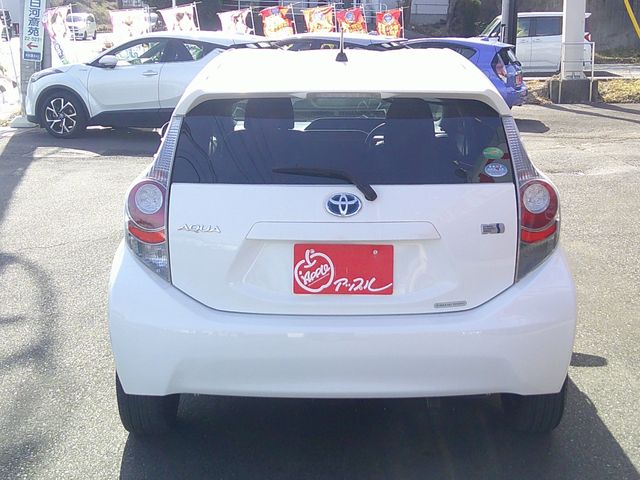 TOYOTA AQUA 2013 Image 31