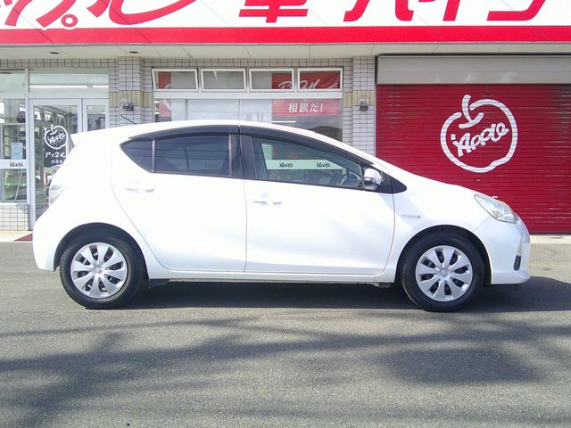 TOYOTA AQUA 2013 Image 31