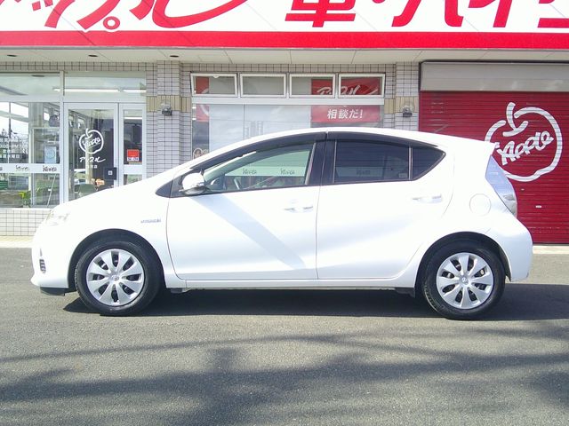 TOYOTA AQUA 2013 Image 31