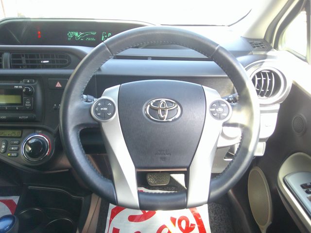 TOYOTA AQUA 2013 Image 31