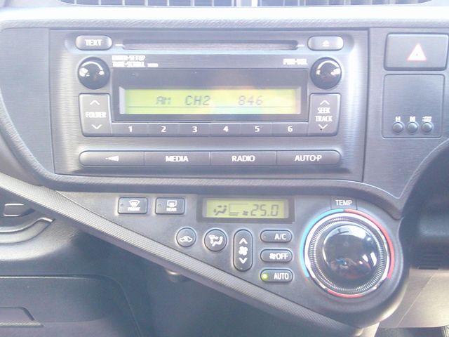 TOYOTA AQUA 2013 Image 31