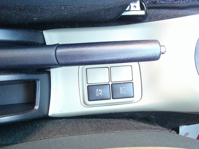 TOYOTA AQUA 2013 Image 31