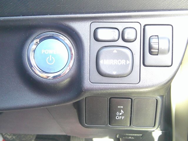 TOYOTA AQUA 2013 Image 31