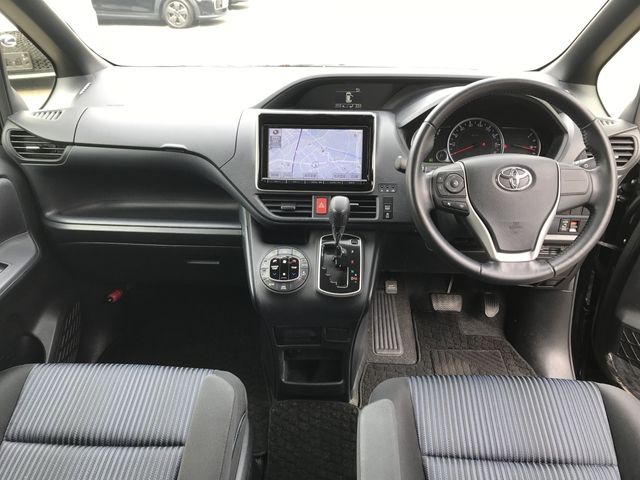 TOYOTA VOXY 2014 Image 31