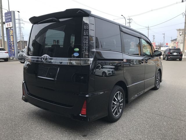 TOYOTA VOXY 2014 Image 31