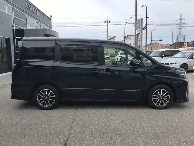 TOYOTA VOXY 2014 Image 31