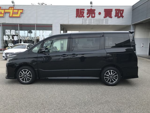 TOYOTA VOXY 2014 Image 31