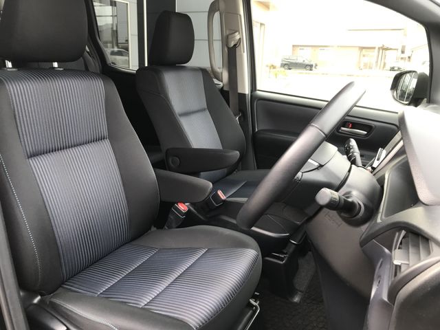 TOYOTA VOXY 2014 Image 31