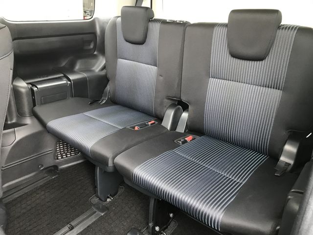 TOYOTA VOXY 2014 Image 31