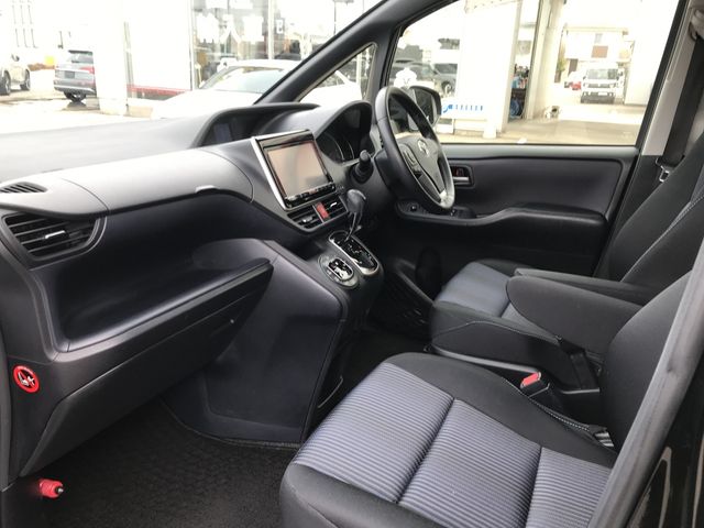 TOYOTA VOXY 2014 Image 31