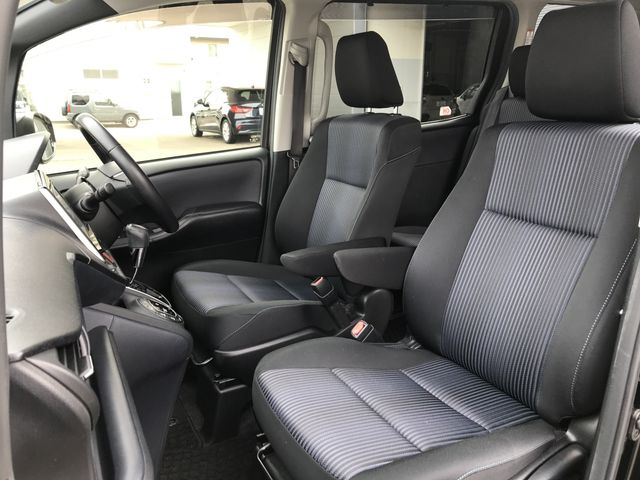 TOYOTA VOXY 2014 Image 31